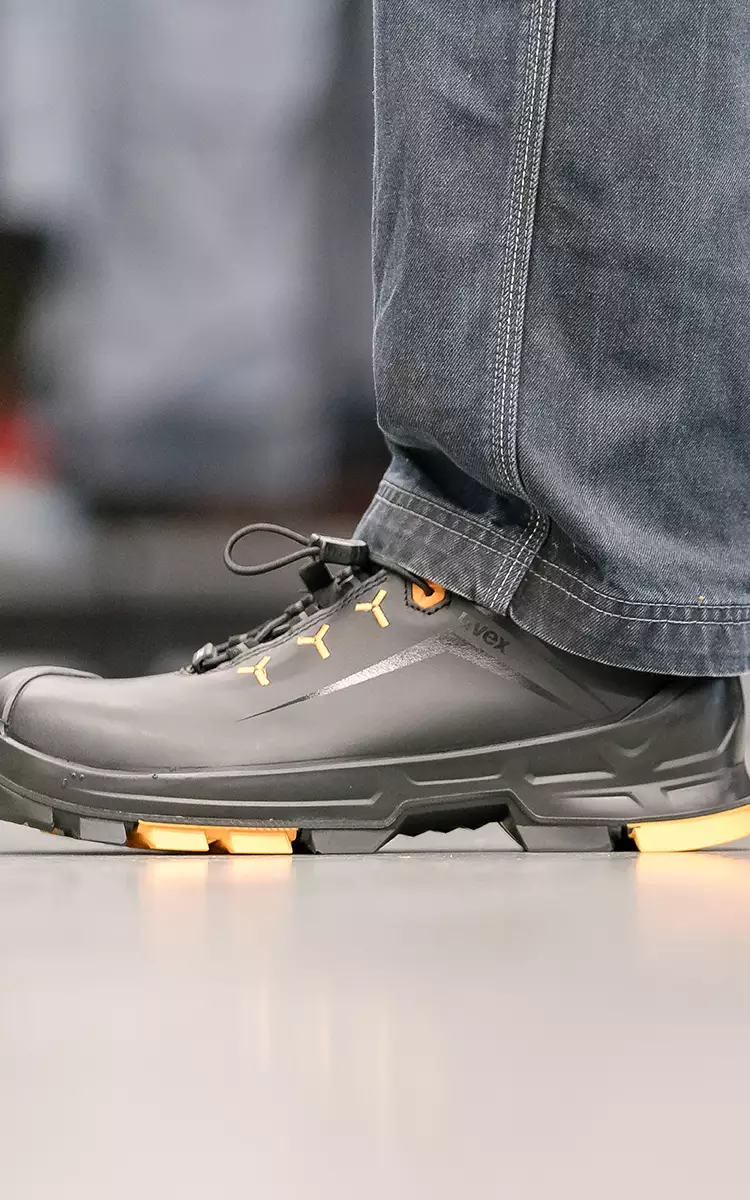 Banner_4b_Schuhe_HIntgerrund_RGB237_1280x640x_mig_redesign_750x1200px